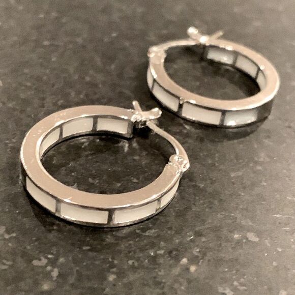 Men’s Faux Opal Inlay Huggies, Small Silver Tone Hoop Earrings - Picture 5 of 7